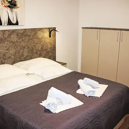 Silvia-2 By Interhome Apartamento Makarska